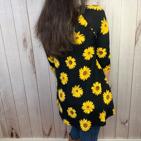 ✨LAST ONE!✨Sunflower top - Picture 7 of 8